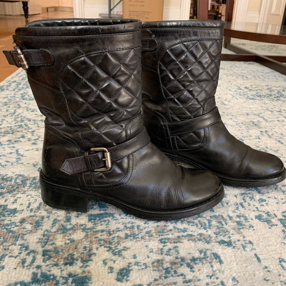 Aquatalia quilted booties